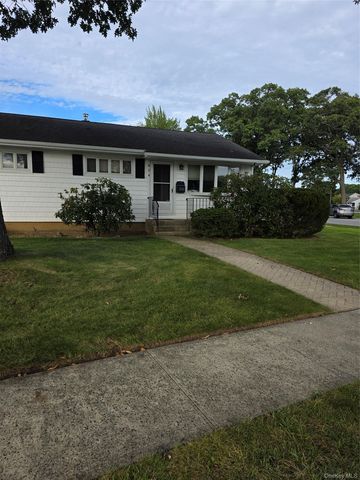 654 Carlyle Avenue, Franklin Square, NY 11010