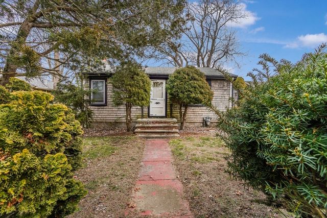 34 Mildred Ave, Swansea, MA 02777