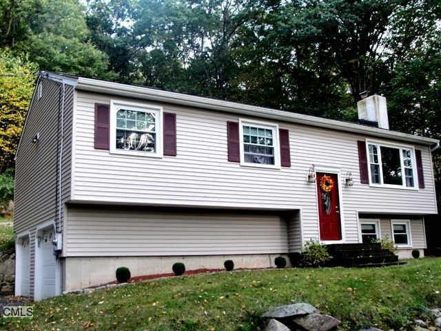 9 Tommys Ln, Brookfield, CT 06804