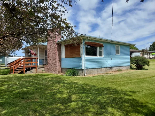 303 NE 2nd St, Enterprise, OR 97828
