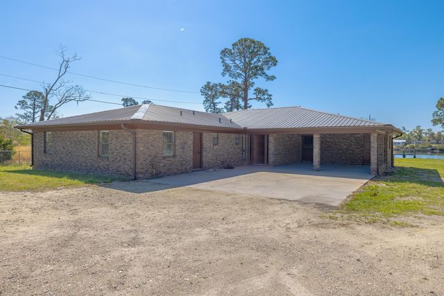 7402 Highway 2302, Southport, FL 32409