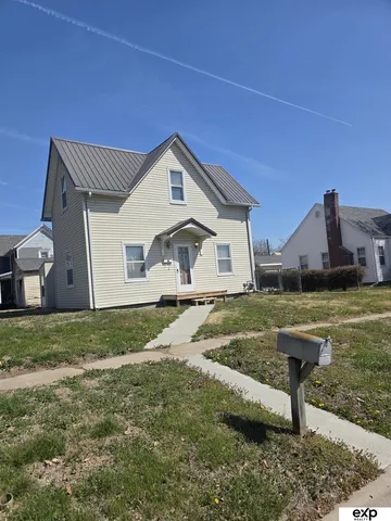 404 E  20th St, Falls City, NE 68355