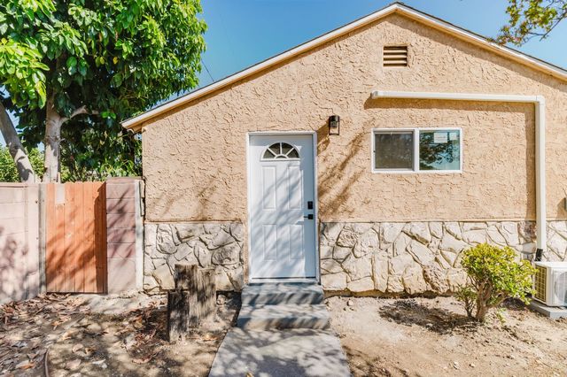 19427 Hart St #1/2, Reseda, CA 91335