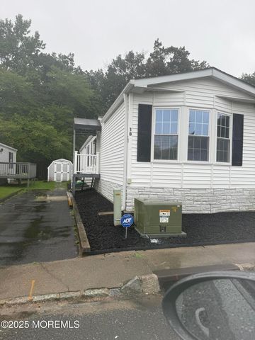 18 Ruffian Way, Howell, NJ 07731