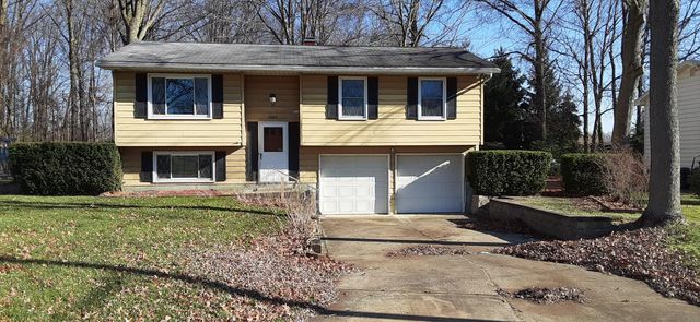 2363 Birch Trace Dr, Youngstown, OH 44515