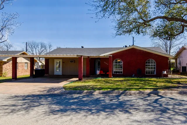2005 S  Pine St, Brady, TX 76825