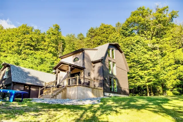 4810 Howlett Hill Rd, Marcellus, NY 13108