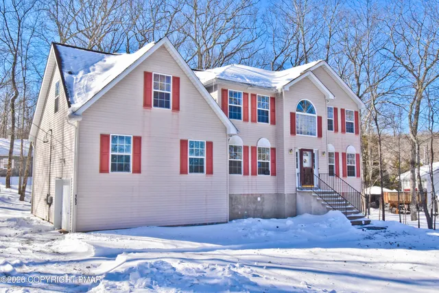 153 Totteridge Rd, Bushkill, PA 18324