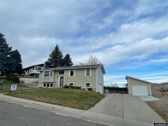 122 Cedar Ridge Dr, Thermopolis, WY 82443