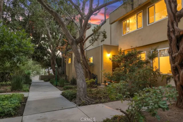 11138 Aqua Vista St #43, North Hollywood, CA 91602