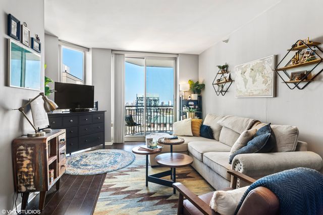 645 N  Kingsbury St #2207, Chicago, IL 60654