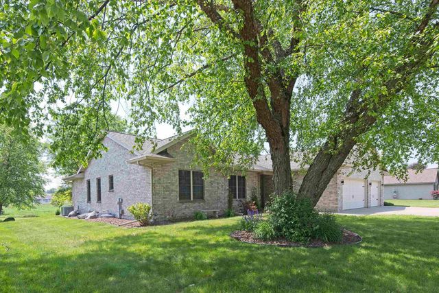 552 Meadowlark Ln, Portage, WI 53901