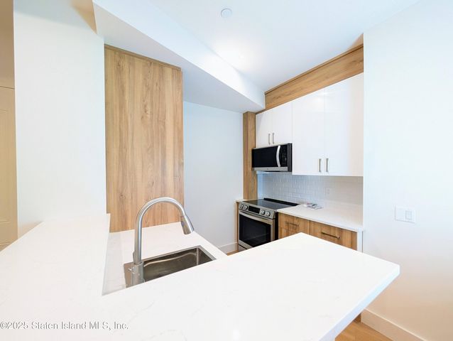 3865 Amboy Rd #2F, Staten Island, NY 10308