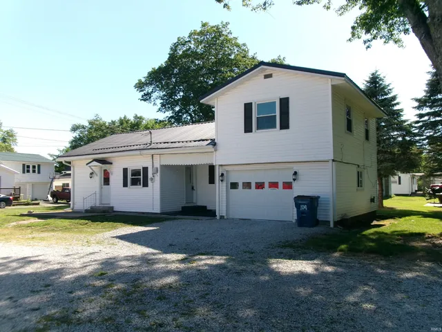 104 W  North St, Galveston, IN 46932