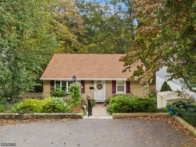 177 Skyline Lake Dr, Ringwood, NJ 07456