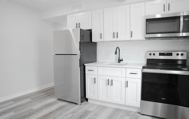 2800 Poplar St #2R, Philadelphia, PA 19130