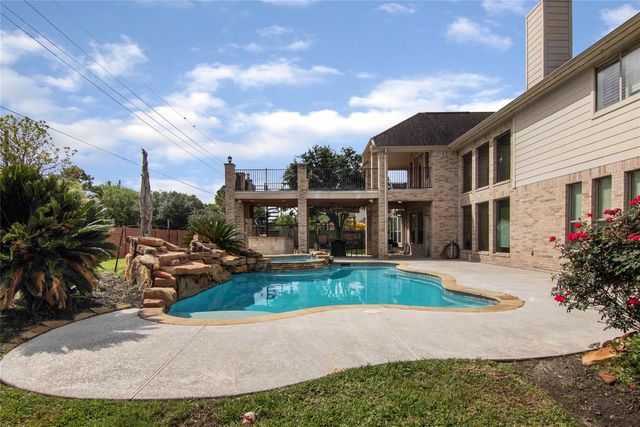 2305 Paradise Canyon Dr, Pearland, TX 77584