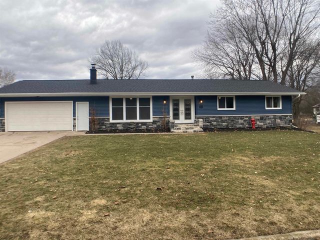 209 Lakeside Dr, Clintonville, WI 54929