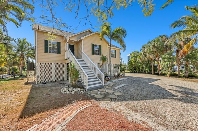 13331 Electron Dr, Fort Myers, FL 33908