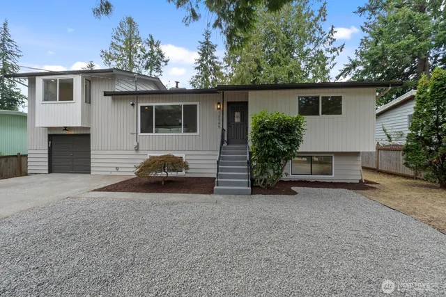 18045 3rd Ave NE, Seattle, WA 98155