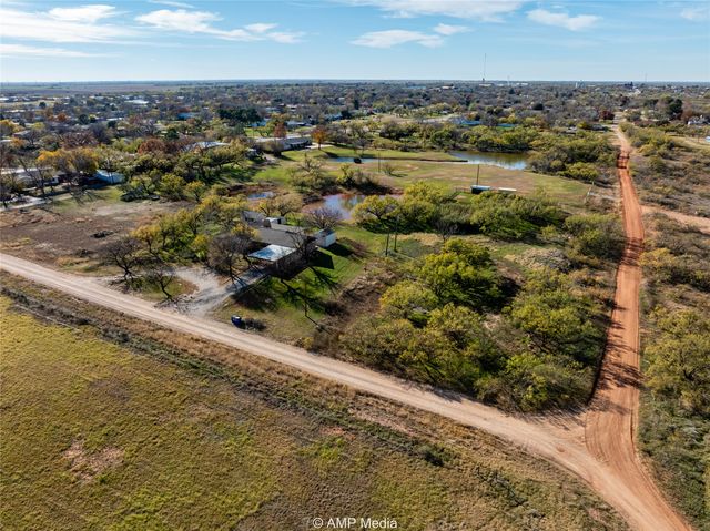 206 Spoon Dr, Stamford, TX 79553