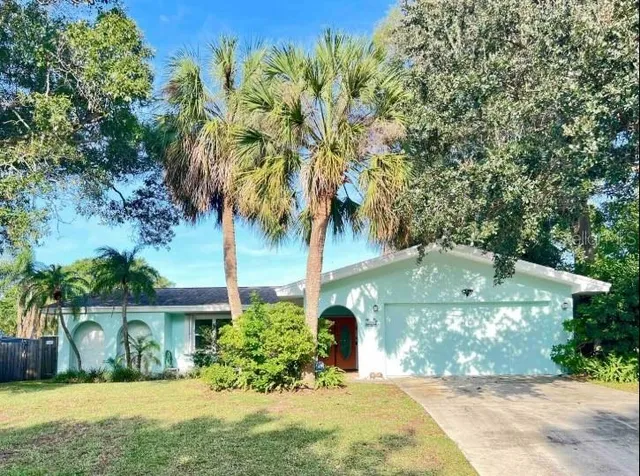 3749 McKay Creek Dr, Largo, FL 33770