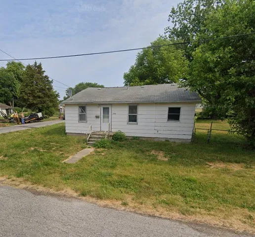 330 W  Avenue G, Lewistown, IL 61542