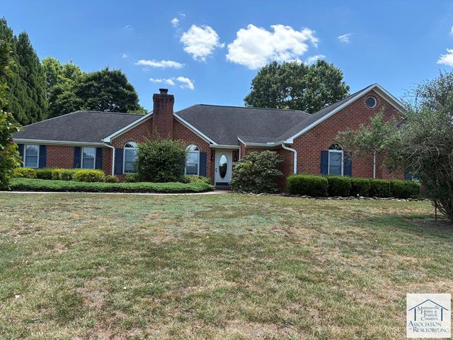 251 Red Hill Dr, Martinsville, VA 24112