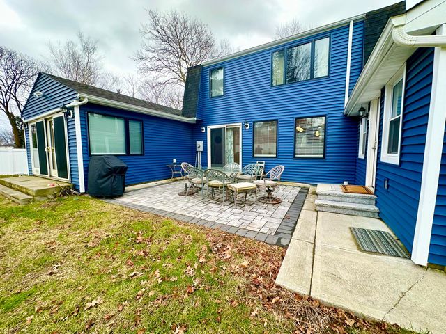 Address Not Disclosed, Roslyn Heights, NY 11577