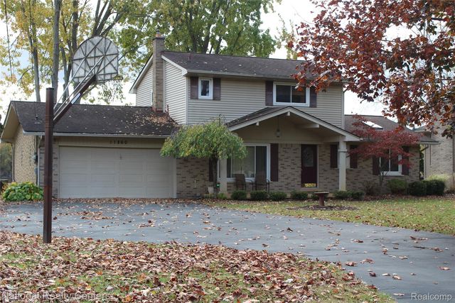 11860 Crooked Ln, South Lyon, MI 48178