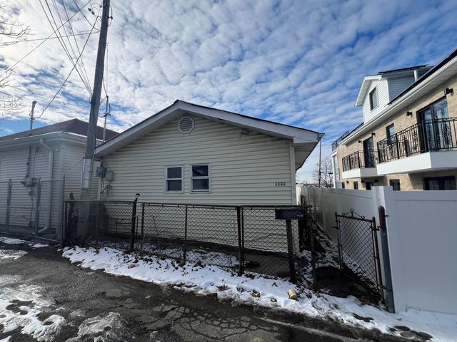 1329 Harding Park, Bronx, NY 10473