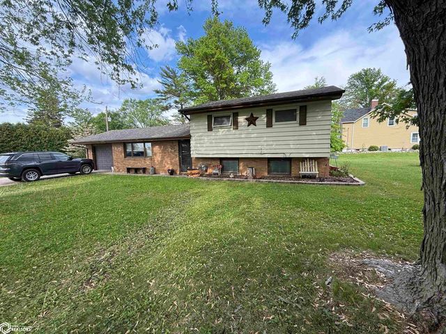 902 Westland Dr, Burlington, IA 52601