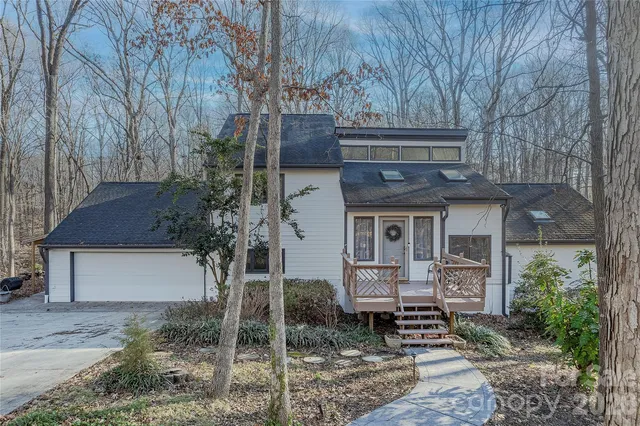 116 Canterbury Ln, Matthews, NC 28104