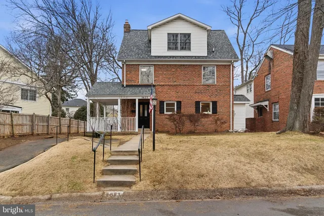 5623 Huntington Pkwy, Bethesda, MD 20814
