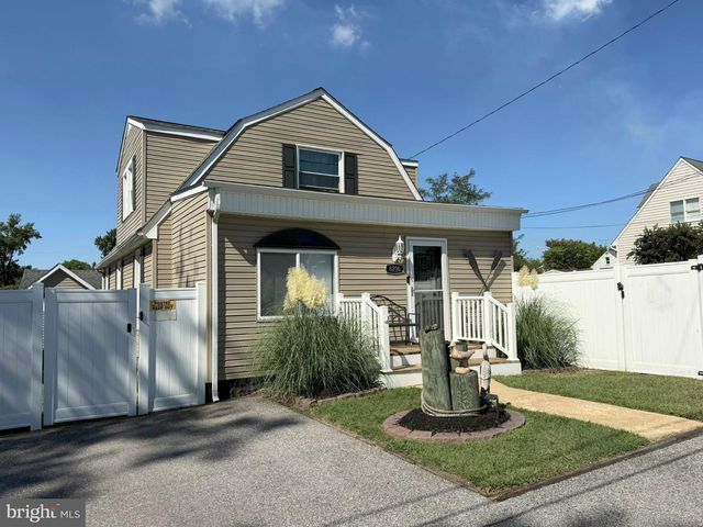 8206 W  End Dr, Baltimore, MD 21226