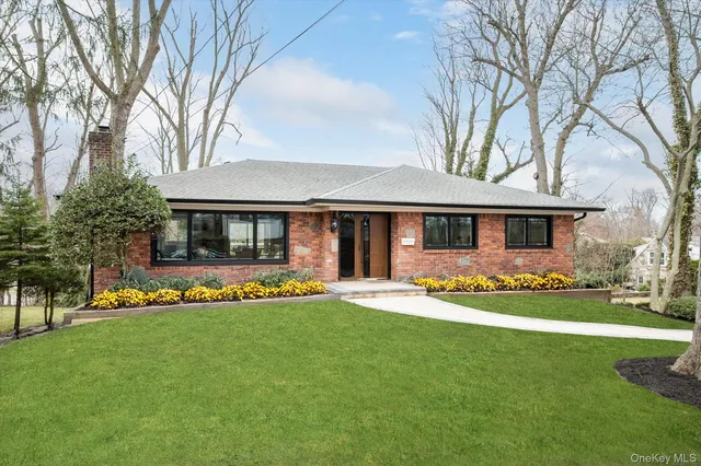 5 University Place, Great Neck, NY 11020