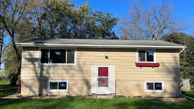 304 S  Lincoln St, Lawler, IA 52154