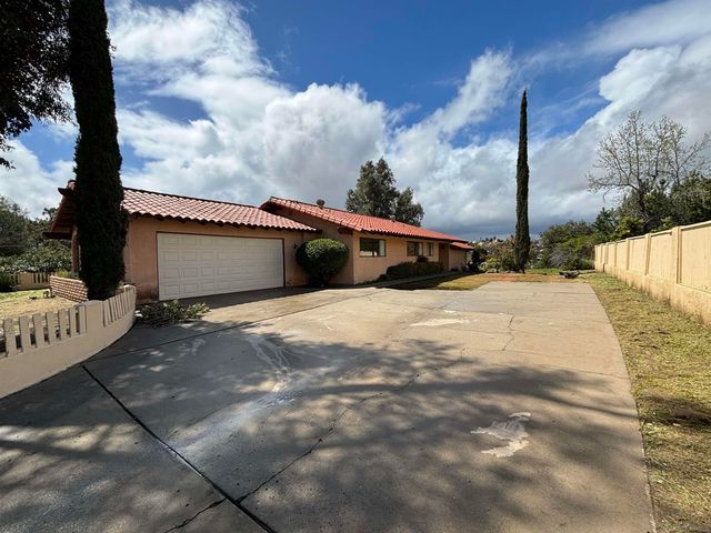 24736 Pappas Rd, Ramona, CA 92065