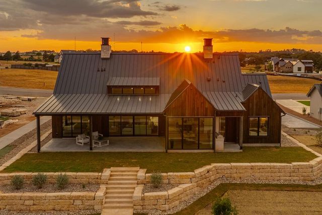 515 Interlaken St, Fredericksburg, TX 78624