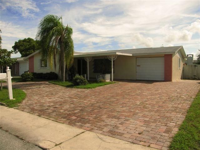 3252 Brookfield Dr, Holiday, FL 34691