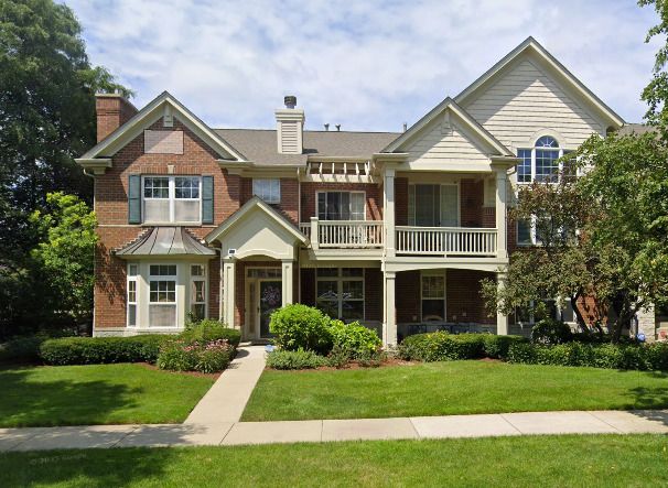 2742 Langley Cir, Glenview, IL 60026
