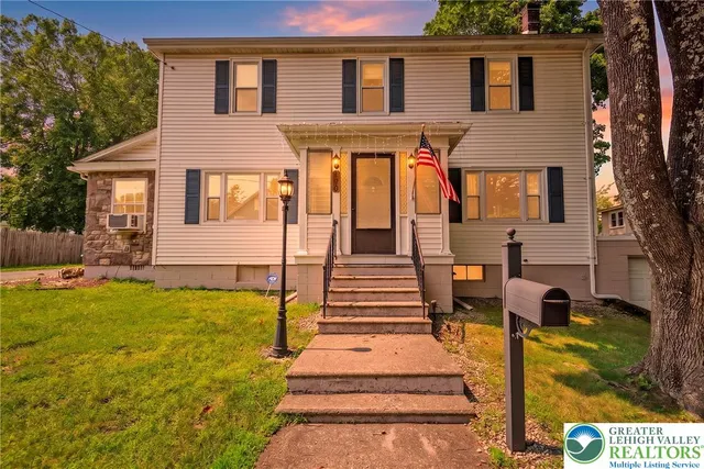 120 S  8th St, Bangor, PA 18013