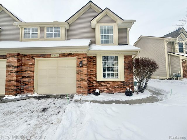 717 Whisperwood Trl, Fenton, MI 48430