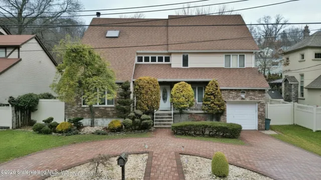 439 Saint Andrews Rd, Staten Island, NY 10306
