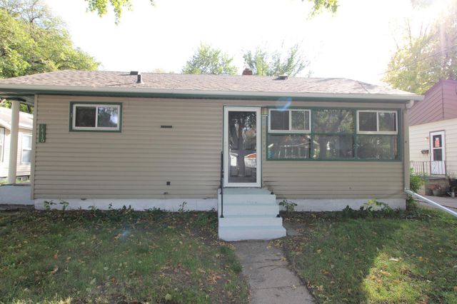 1436 5th Ave S, Fargo, ND 58103