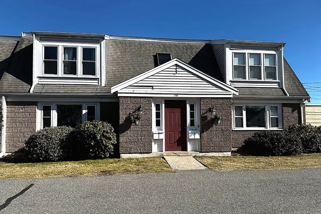 70 North St #E, Barnstable, MA 02630