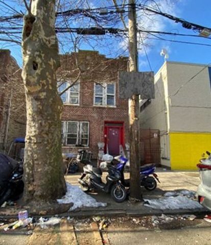 564 Bradford St, Brooklyn, NY 11207