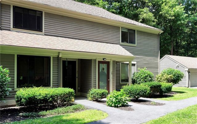 29 Riveredge Dr   #29, Winsted, CT 06098