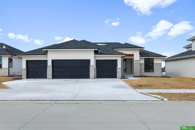 5514 N  213th St, Elkhorn, NE 68022