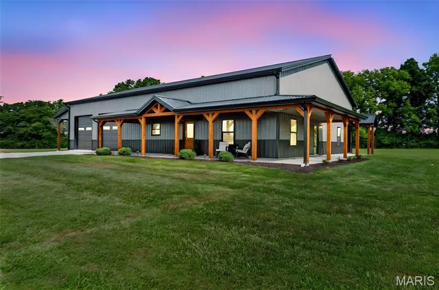 519 Woods Rd, Silex, MO 63377